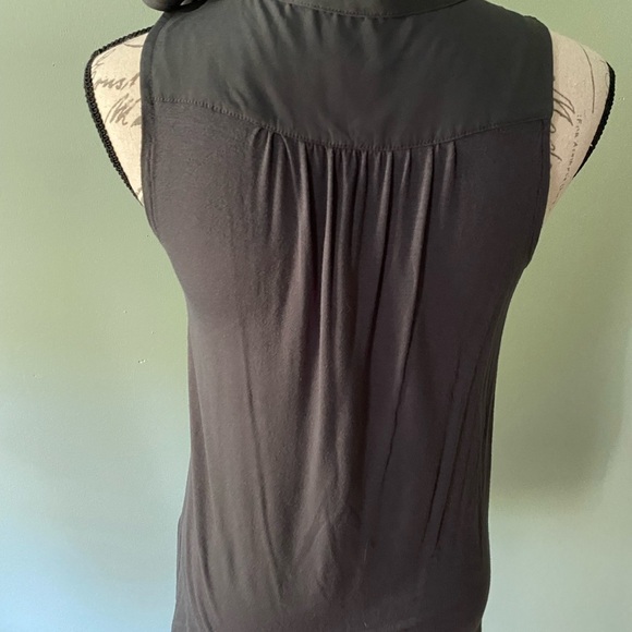 Women’s Banana Republic Tank Blouse with Neck Tie Detail Size Small - Picture 3 of 7